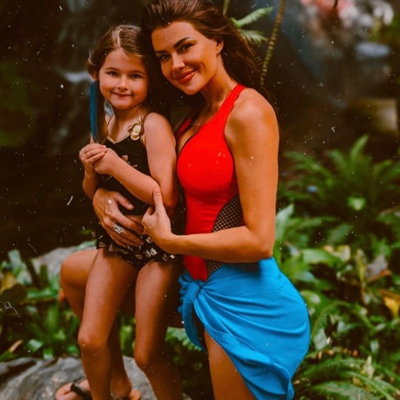 Meet your Posher, Ash - Picture 13 of 16